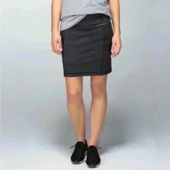 Lululemon Rocket Pencil Skirt Black Retro Grey Camo Front Zip Pockets Size 6 - Picture 1 of 10